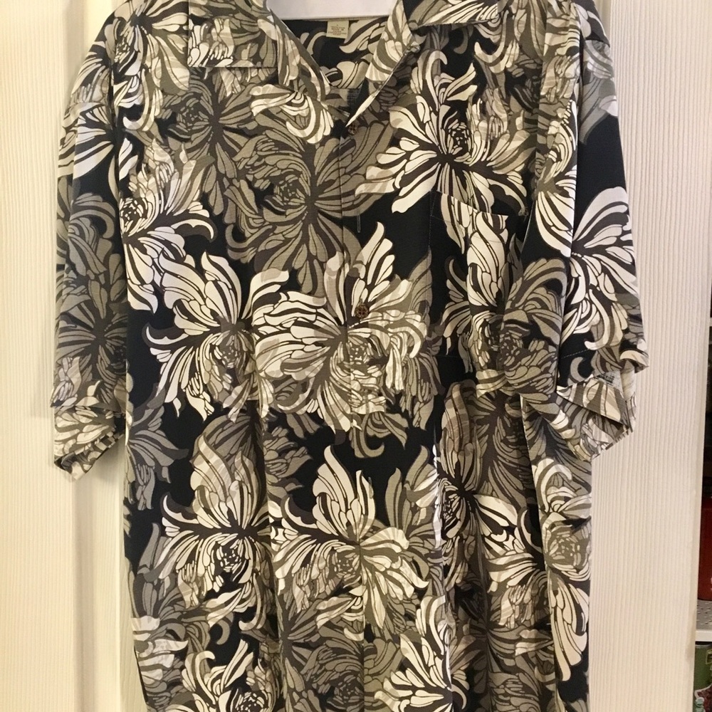 Tommy Bahama L large 100% silk ss shirt pristine